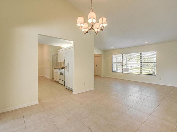 5th image of 1507 SE Croquet St