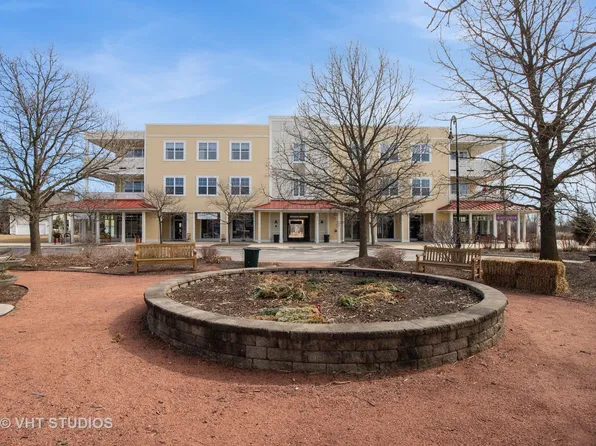 970 Harris Rd Unit 32, Grayslake, IL 60030