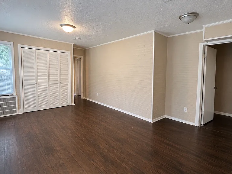 920 Woody Dr — Photo 6