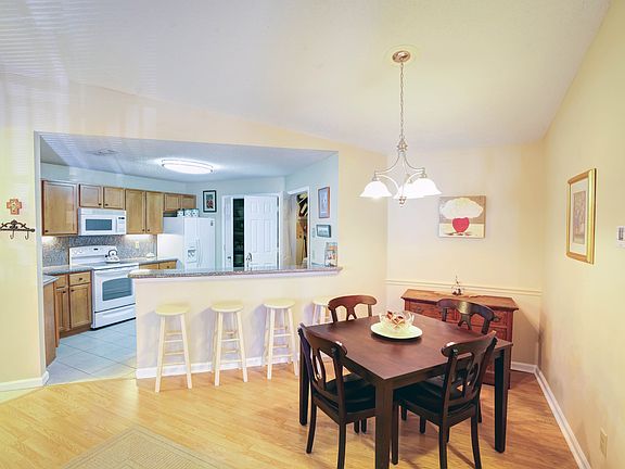 3rd image of 800 Ironwood Dr Unit 827
