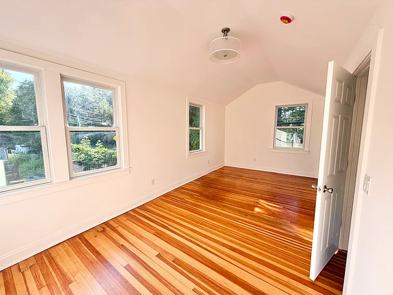 170 Sunnyside Ave — Photo 16