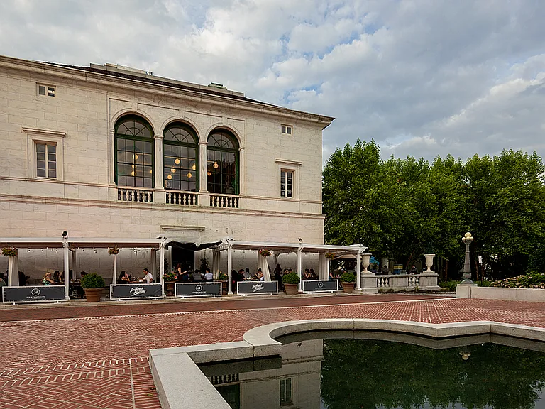 With a variety of options to suit all tastes and dietary preferences, Morristown's restaurants are the perfect destination for a romantic dinner, family outing, or a night out with friends. Plus, many are just steps away, making it easy to explore and enj