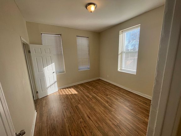 3rd image of 3146 California Ave