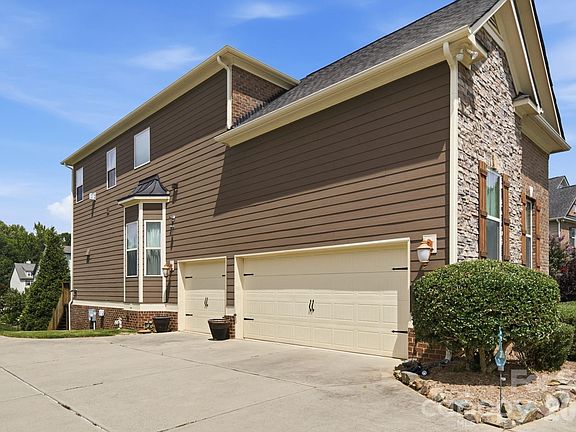3rd image of 5104 Brynmar Dr