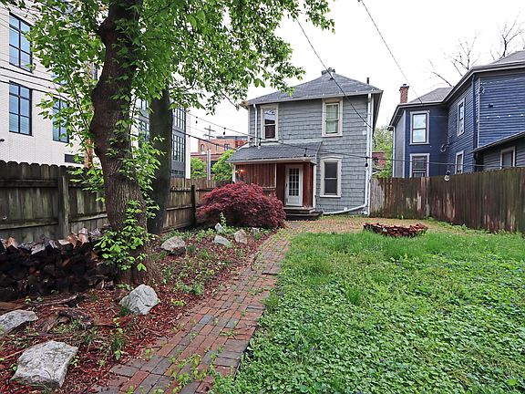 5th image of 21 E 1st Ave