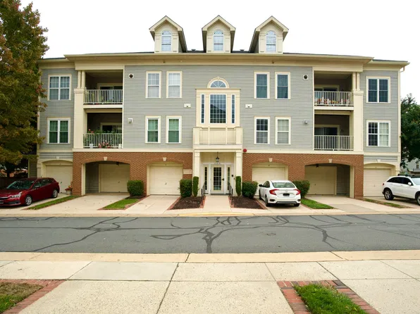 11315 Westbrook Mill Ln Unit 303, Fairfax, VA 22030