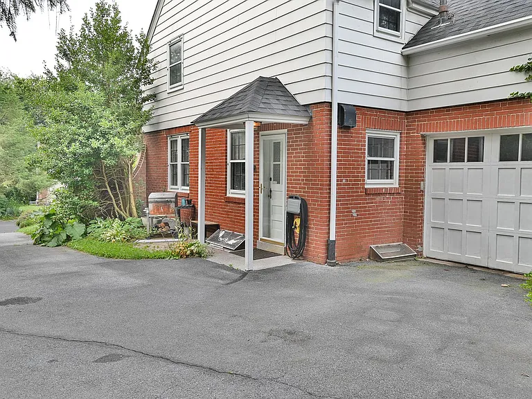 2302 Rudy Rd — Photo 45