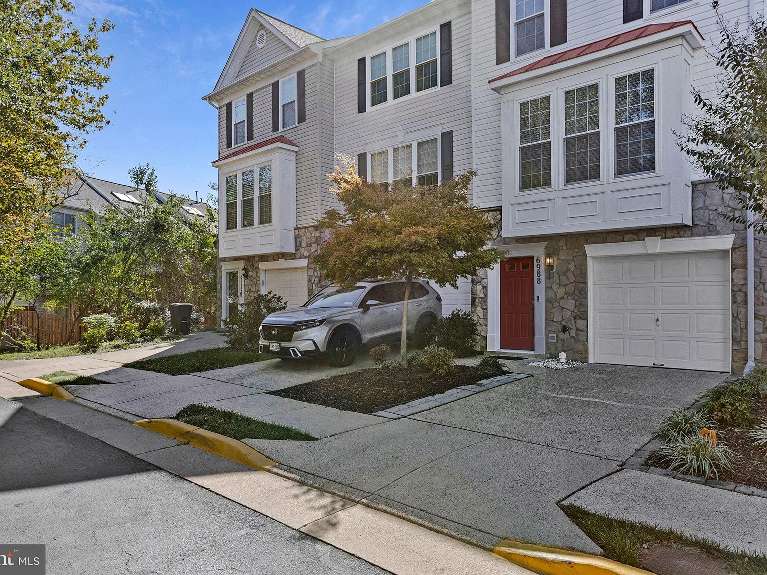 2 bed, 4.0 bath, 1496 sqft, $3,200 — Photo 2