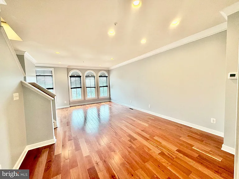 11034 Amherst Ave — Photo 37