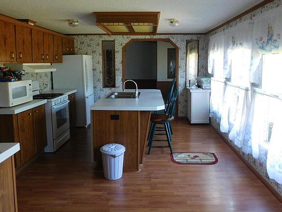 3rd image of 1520 Hill Top Dr