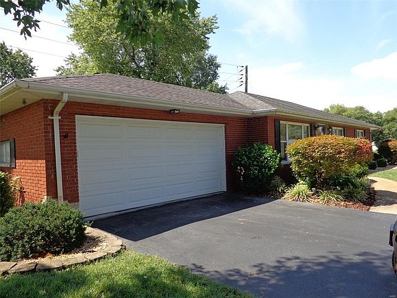 3rd image of 2496 Stratford Ln