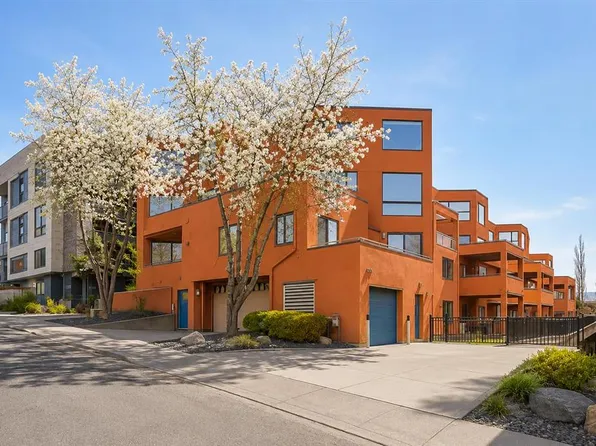 718 S 5th St NE #403, Calgary, AB T2E 3W8