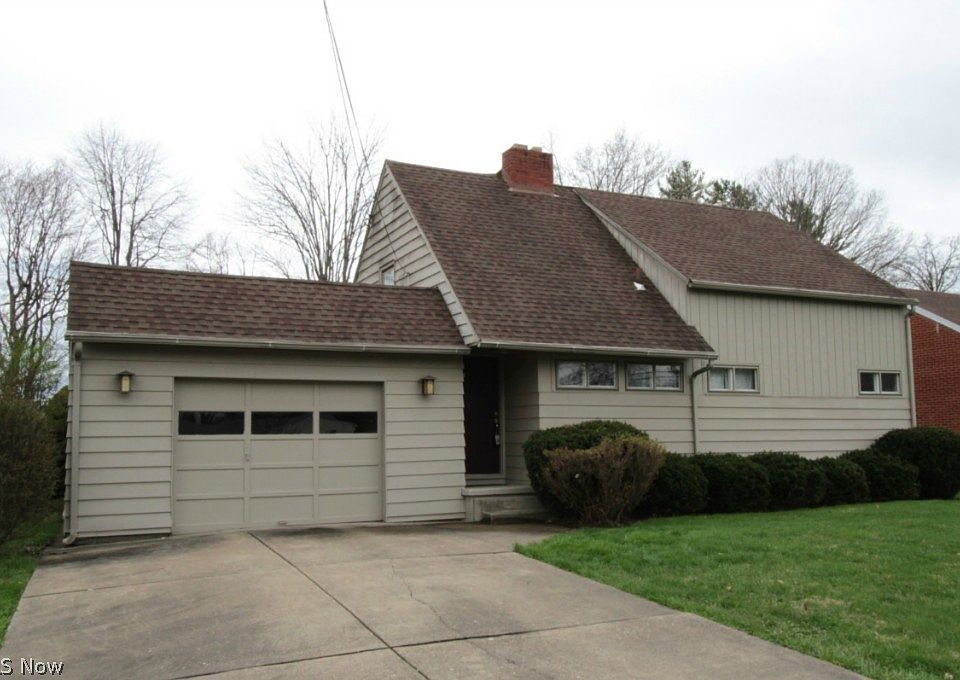 1st image of 1120 Country Club Dr N