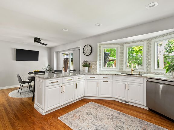 5th image of 53585 Oakview Dr