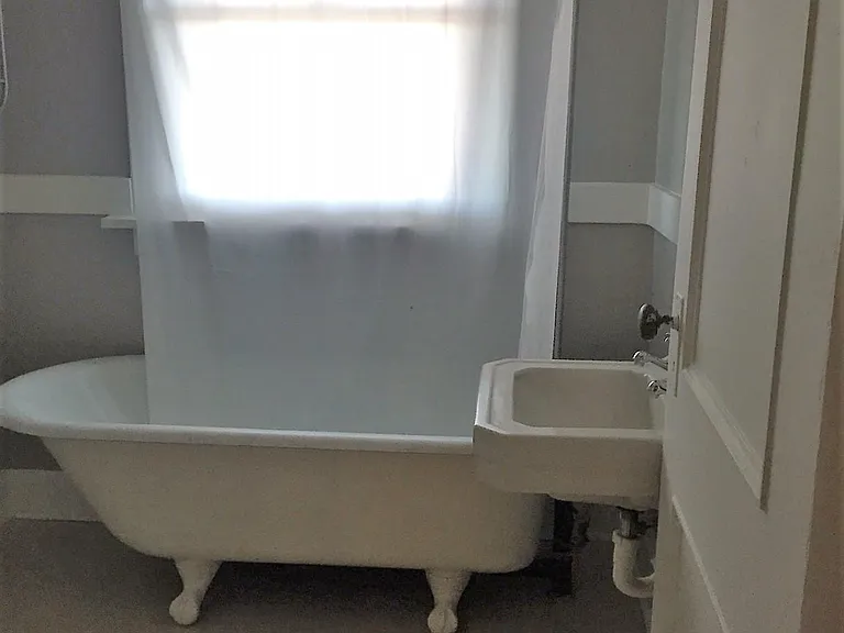 1302 W Broadway Ave #A — Photo 5