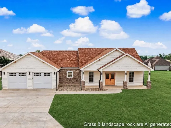 1537 Cedar Point Pl, Salina, KS 67401