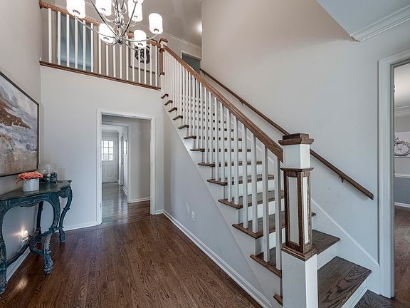 5th image of 301 Bromwick Ct