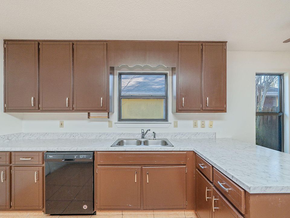 1st image of 2328 Willow Bend Blvd
