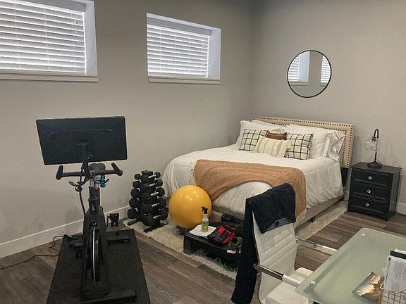 4th image of 4650 Hampton Ave #15