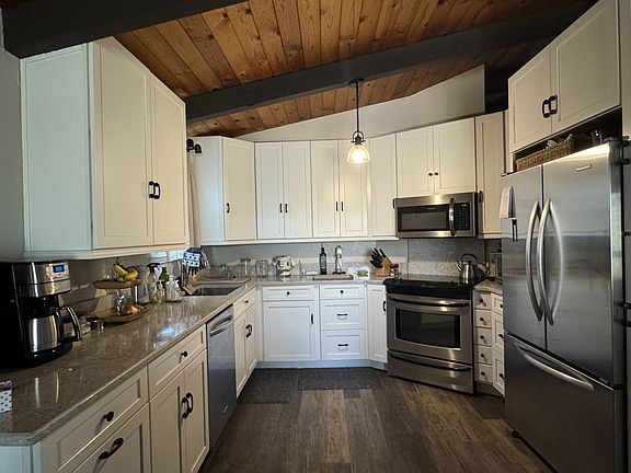 3rd image of 23256 Lone Pine Dr