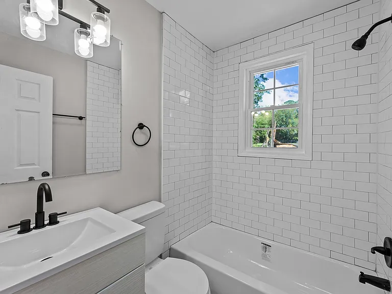 1424 Springbrook Dr — Photo 7