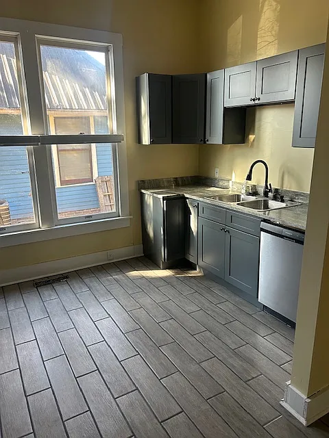 417 Clark St — Photo 3