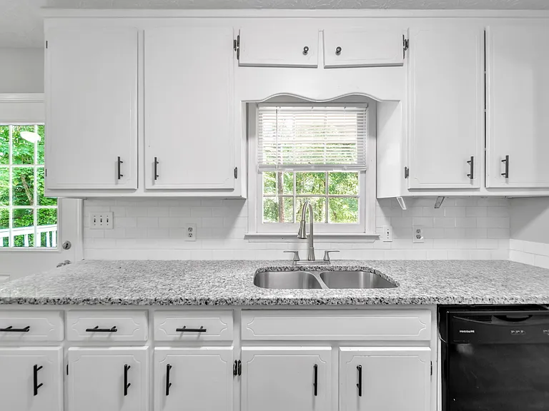 608 Wood Ridge Dr — Photo 4