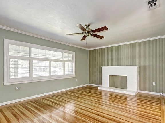 3rd image of 1733 Park Blvd