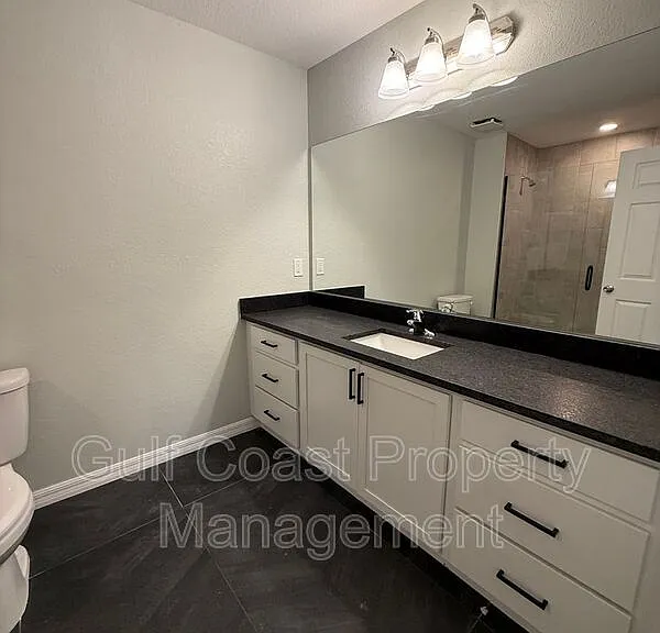 3294 W Price Blvd — Photo 21