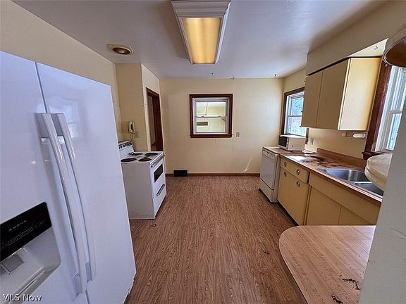 4th image of 4688 Mayfair Rd