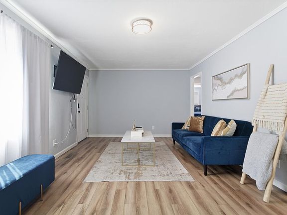 4th image of 2205 E 5th Pl
