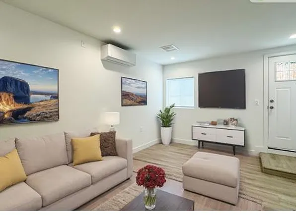 2032 S Shenandoah St, Los Angeles, CA