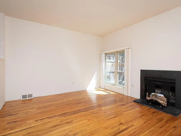 215 N 23rd St — Photo 5
