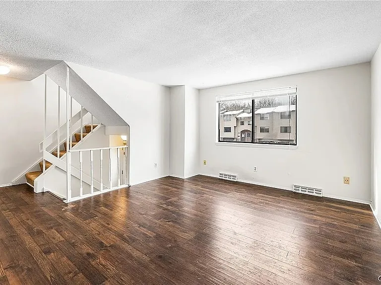 364 Cameco Cir — Photo 3