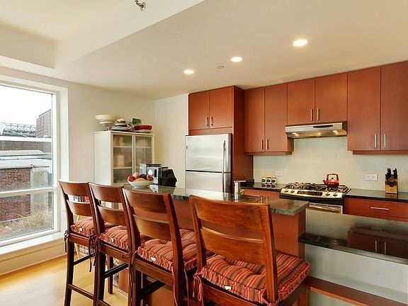 4th image of 440 Kent Ave #2B