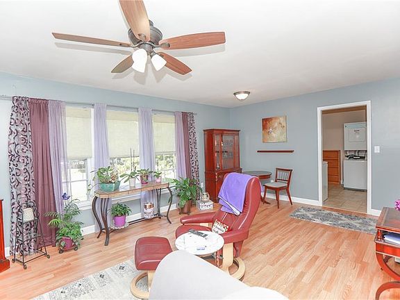 5th image of 138 Towne Square Dr