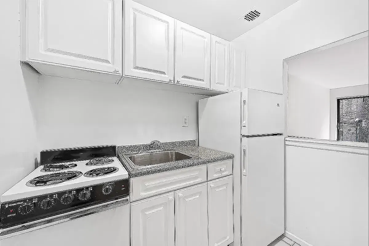 221 East 82nd Street — Photo 4