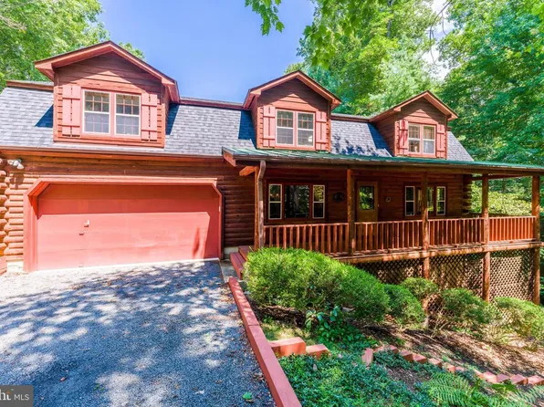 10898 Woodleaf Ln, Great Falls, VA 22066