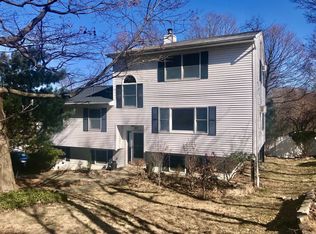 27 Sunnyside Rd, Beacon, NY 12508