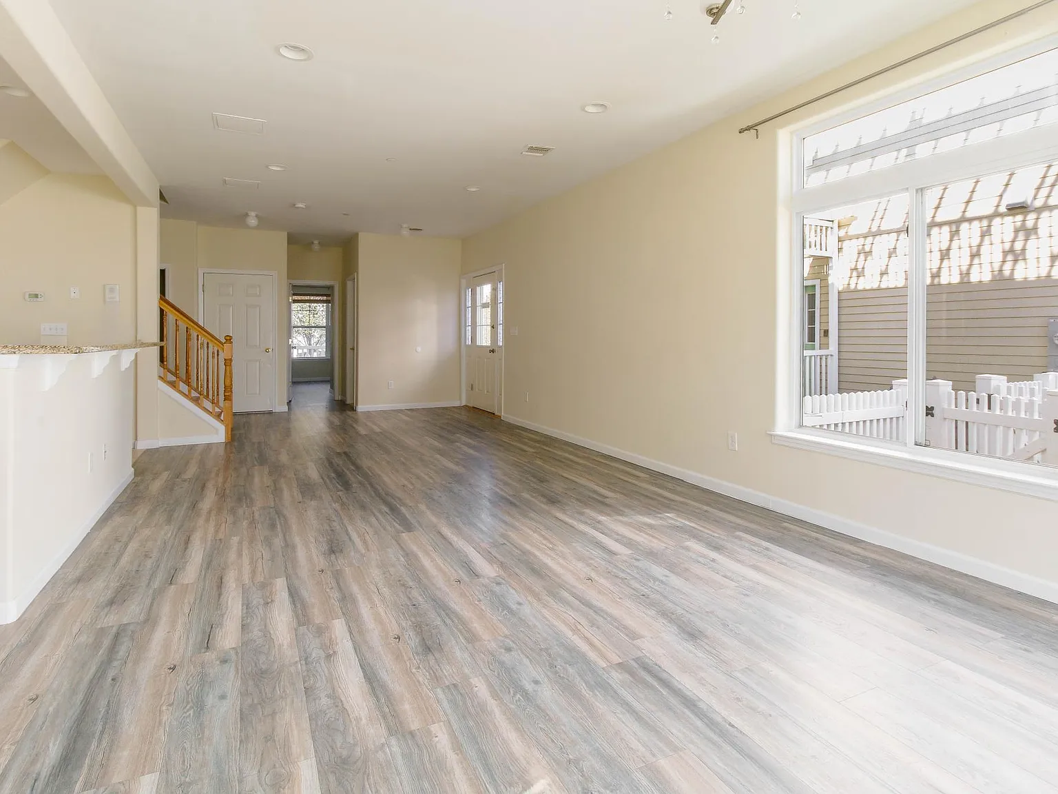 3 bed, 2000 sqft, $3,800 — Photo 2