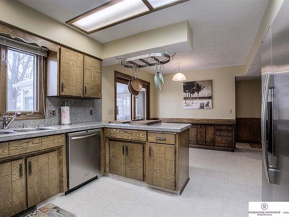 5th image of 15511 Leavenworth St