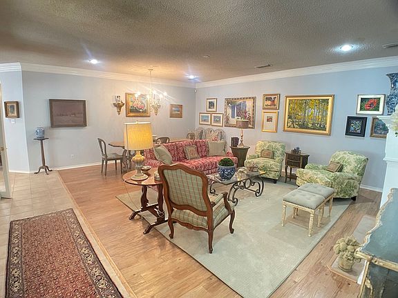 5th image of 27 Emerald Gardens Dr