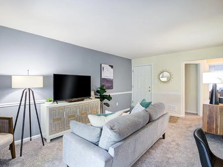 Fox Run Apartments and Townhomes — Photo 7