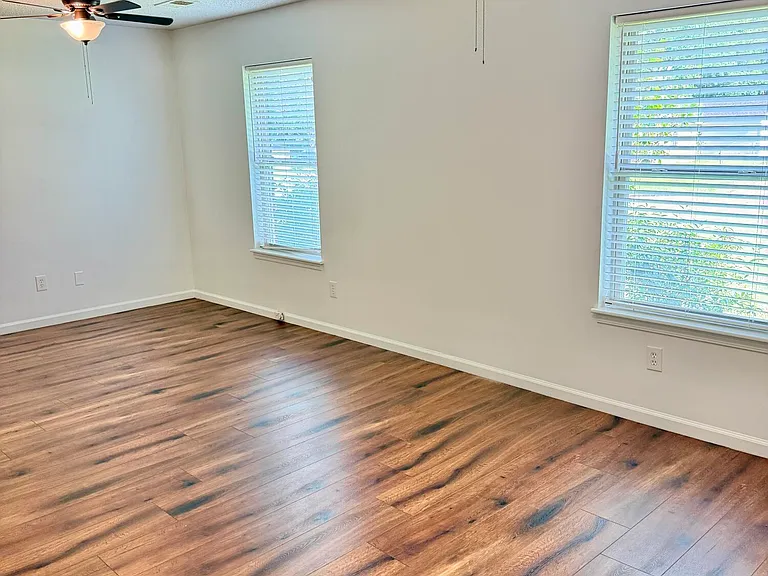 442 Hillbrook Dr — Photo 12