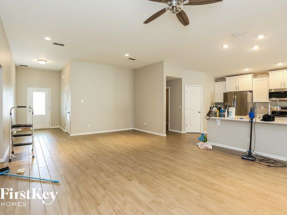 3rd image of 4121 Emilio Ln