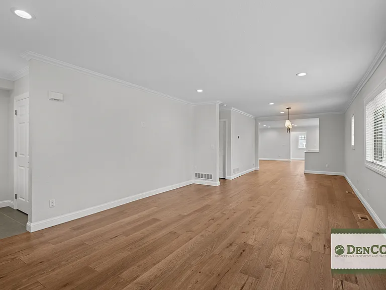1401 S Clarkson St — Photo 5