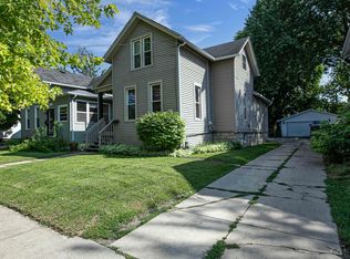 1119 Waugoo Ave, Oshkosh, WI 54901