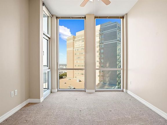 3rd image of 500 Throckmorton St APT 1106