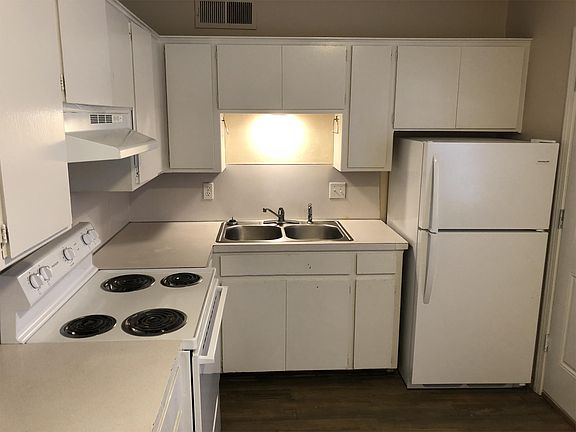 4th image of 921 Drake Dr