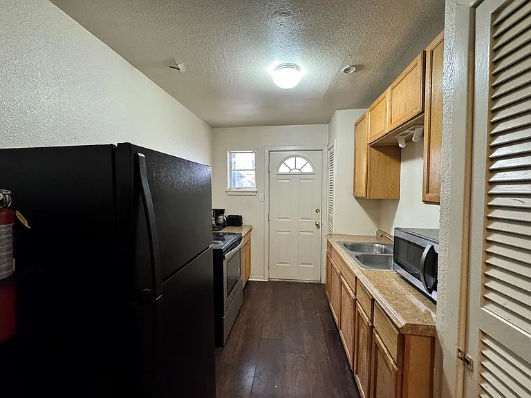 507 W Estes Ave #1 — Photo 6